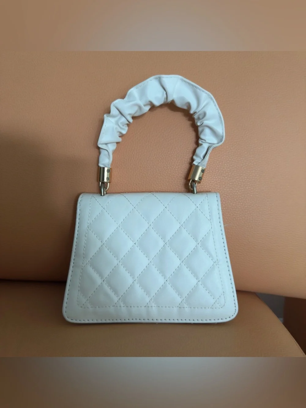 2for$8 Black & White Quilted Top-Handle Women's Bag / Clutch with Gold Hardware - Picture 3 of 9